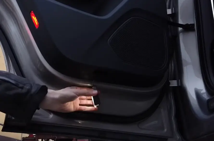 How to Install Audi Door Lights (Step-by-Step Guide) 4 Remove the Existing Light